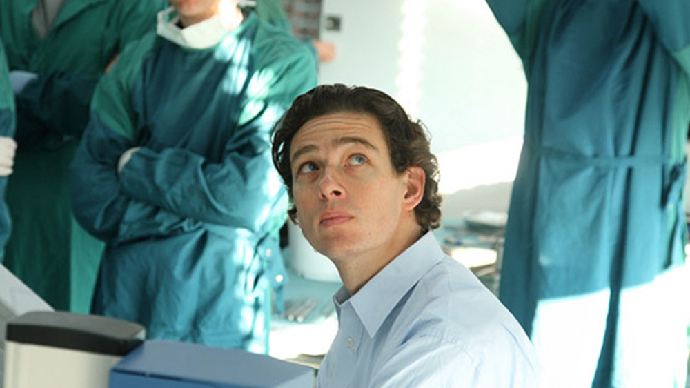 Prof. Vajkoczy num workshop prático com outros participantes