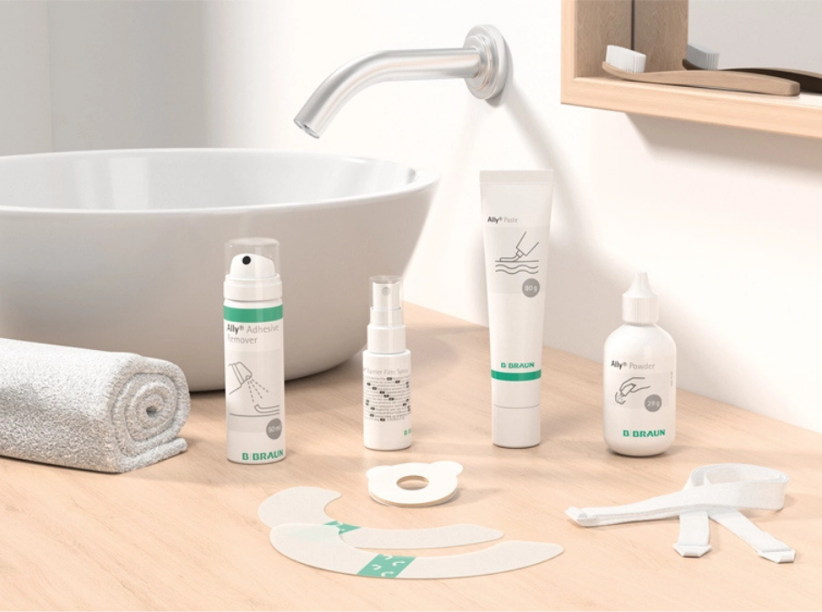 Ally Paste, Ally Powder, Ally Rings, Ally Wafer extension apresentados numa superfície de uma casa de banho privada.